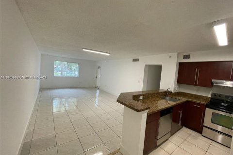 Condo in Plantation, Florida, 2 bedrooms  № 1812064 - photo 3