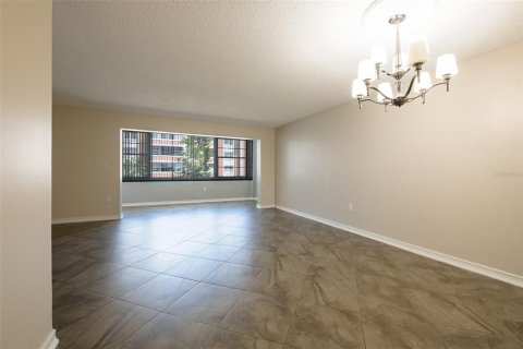 Condo in Saint Petersburg, Florida, 2 bedrooms  № 1755204 - photo 8