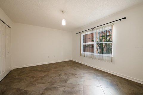 Condo in Saint Petersburg, Florida, 2 bedrooms  № 1755204 - photo 12