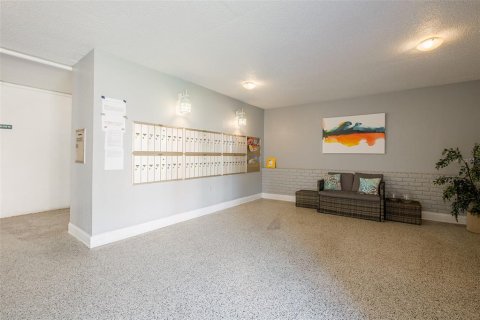 Condo in Saint Petersburg, Florida, 2 bedrooms  № 1755204 - photo 25