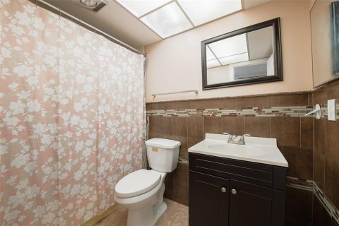 Condo in Saint Petersburg, Florida, 2 bedrooms  № 1755204 - photo 22