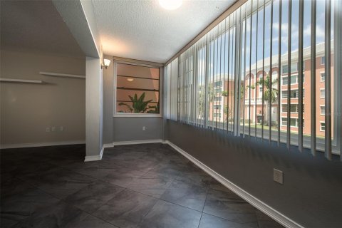 Condo in Saint Petersburg, Florida, 2 bedrooms  № 1755204 - photo 7