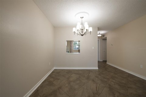 Condo in Saint Petersburg, Florida, 2 bedrooms  № 1755204 - photo 5