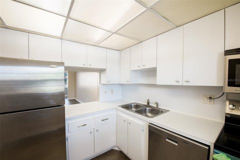 Condo in Saint Petersburg, Florida, 2 bedrooms  № 1755204 - photo 10