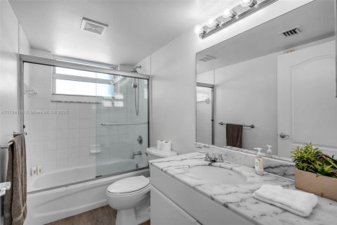 Condominio en venta en Miami, Florida, 2 dormitorios, 102.66 m2 № 1862686 - foto 11