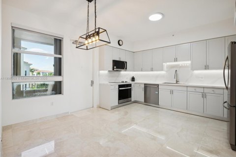 Condo in Key Biscayne, Florida, 2 bedrooms  № 1971275 - photo 6