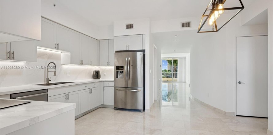 Condo in Key Biscayne, Florida, 2 bedrooms  № 1971275