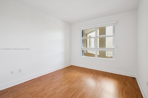 Condo in Key Biscayne, Florida, 2 bedrooms  № 1971275 - photo 15