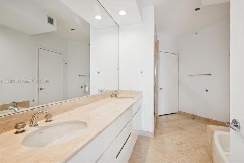 Condo in Key Biscayne, Florida, 2 bedrooms  № 1971275 - photo 14