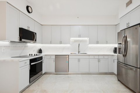 Condo in Key Biscayne, Florida, 2 bedrooms  № 1971275 - photo 5