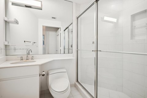 Condo in Key Biscayne, Florida, 2 bedrooms  № 1971275 - photo 10