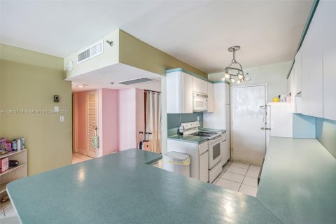 Copropriété à vendre à Miami Beach, Floride: 1 chambre, 76.18 m2 № 2012299 - photo 14