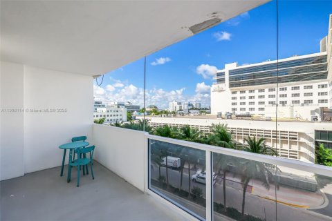 Copropriété à vendre à Miami Beach, Floride: 1 chambre, 76.18 m2 № 2012299 - photo 24