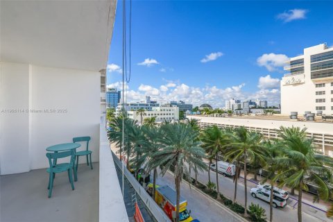 Copropriété à vendre à Miami Beach, Floride: 1 chambre, 76.18 m2 № 2012299 - photo 25