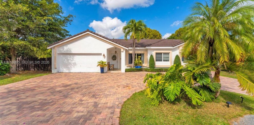 Villa ou maison à Miami, Floride 4 chambres, 164.99 m2 № 2086891