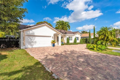 Villa ou maison à vendre à Miami, Floride: 4 chambres, 164.99 m2 № 2086891 - photo 2