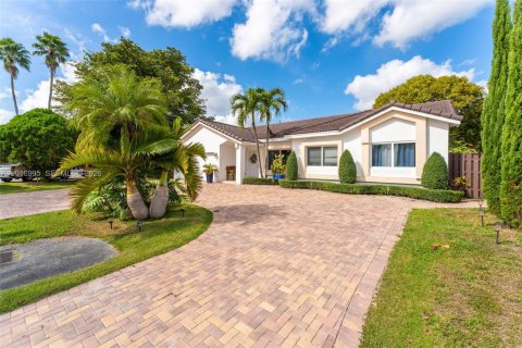 Villa ou maison à vendre à Miami, Floride: 4 chambres, 164.99 m2 № 2086891 - photo 3