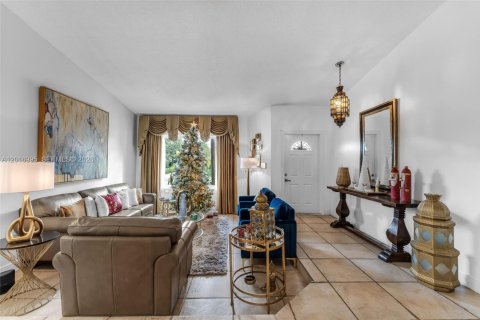 Villa ou maison à vendre à Miami, Floride: 4 chambres, 164.99 m2 № 2086891 - photo 11