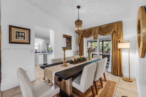 Villa ou maison à vendre à Miami, Floride: 4 chambres, 164.99 m2 № 2086891 - photo 15