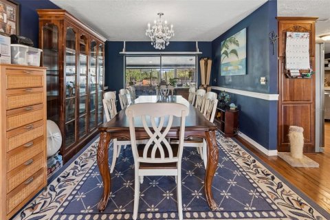 House in Zephyrhills, Florida 4 bedrooms, 205.04 sq.m. № 2217996 - photo 5