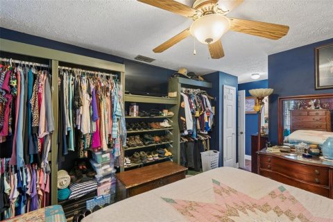 House in Zephyrhills, Florida 4 bedrooms, 205.04 sq.m. № 2217996 - photo 25