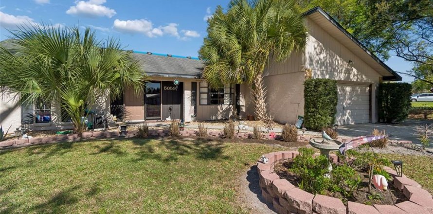 House in Zephyrhills, Florida 4 bedrooms, 205.04 sq.m. № 2217996