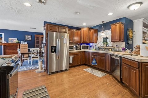 House in Zephyrhills, Florida 4 bedrooms, 205.04 sq.m. № 2217996 - photo 17
