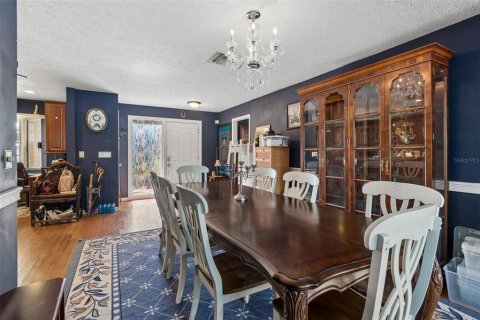 House in Zephyrhills, Florida 4 bedrooms, 205.04 sq.m. № 2217996 - photo 9
