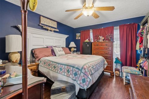 House in Zephyrhills, Florida 4 bedrooms, 205.04 sq.m. № 2217996 - photo 24