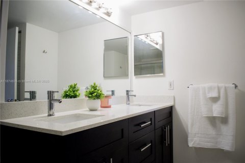 Copropriété à vendre à Aventura, Floride: 2 chambres, 98.66 m2 № 1925942 - photo 13