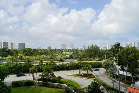 Copropriété à vendre à Aventura, Floride: 2 chambres, 98.66 m2 № 1925942 - photo 19