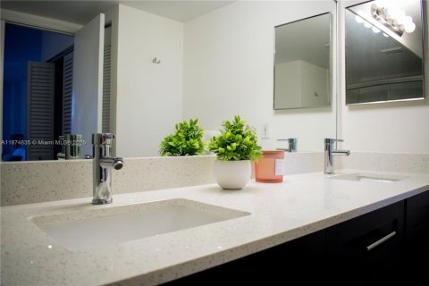 Copropriété à vendre à Aventura, Floride: 2 chambres, 98.66 m2 № 1925942 - photo 14