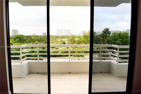 Copropriété à vendre à Aventura, Floride: 2 chambres, 98.66 m2 № 1925942 - photo 16