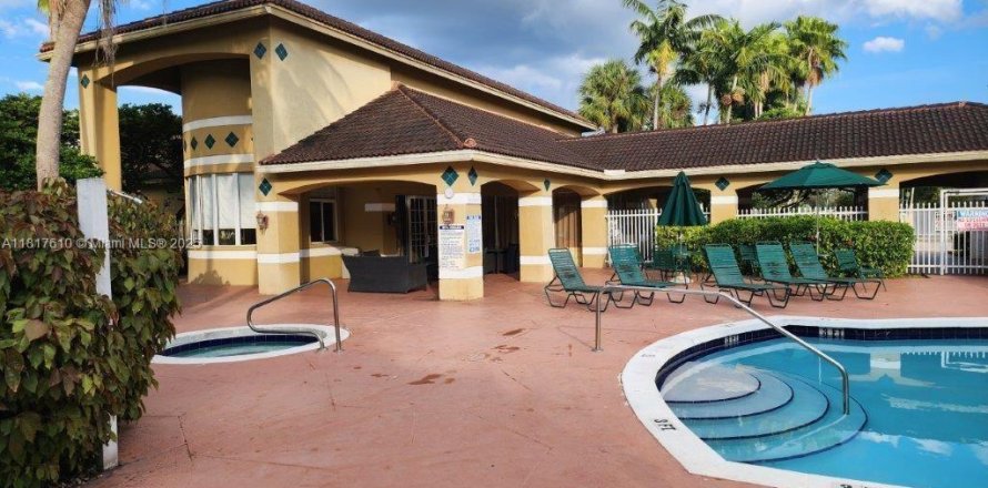 Condo à Hollywood, Floride, 2 chambres  № 1979762