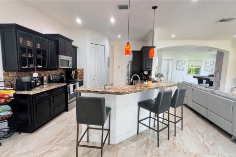 House in Homestead, Florida 4 bedrooms, 228.54 sq.m. № 1858585 - photo 19