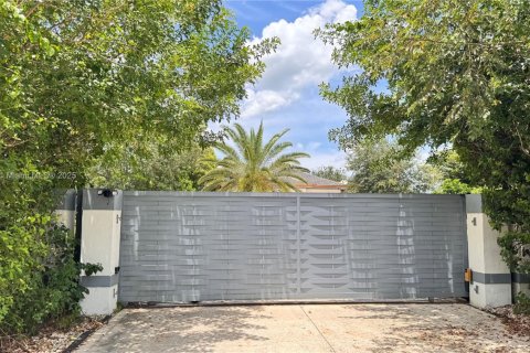 House in Homestead, Florida 4 bedrooms, 228.54 sq.m. № 1858585 - photo 4