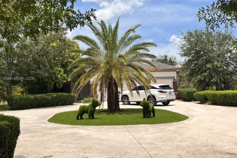 House in Homestead, Florida 4 bedrooms, 228.54 sq.m. № 1858585 - photo 2