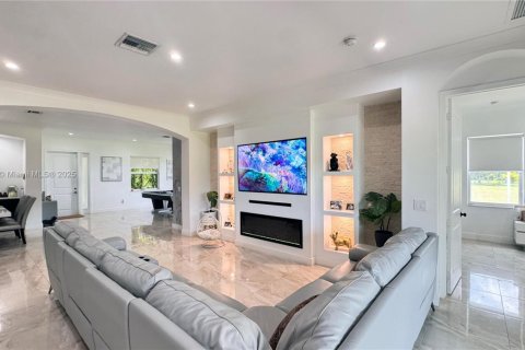 House in Homestead, Florida 4 bedrooms, 228.54 sq.m. № 1858585 - photo 16