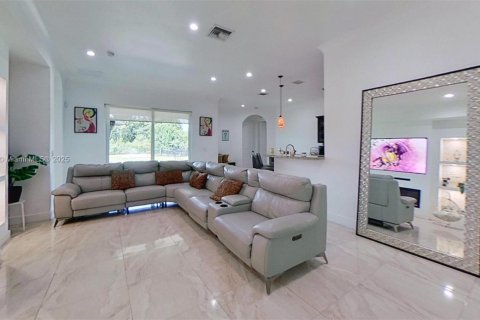 House in Homestead, Florida 4 bedrooms, 228.54 sq.m. № 1858585 - photo 17