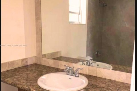 Condominio en alquiler en Margate, Florida, 1 dormitorio, 74.32 m2 № 2038205 - foto 8