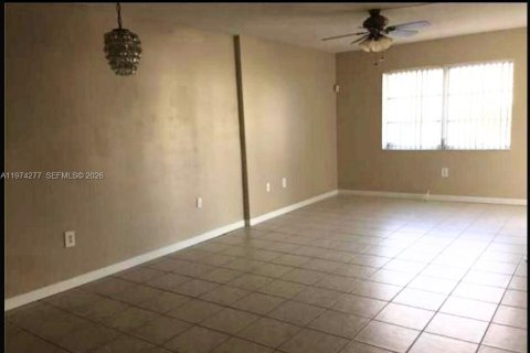 Condominio en alquiler en Margate, Florida, 1 dormitorio, 74.32 m2 № 2038205 - foto 4