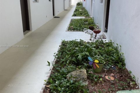 Condominio en alquiler en Margate, Florida, 1 dormitorio, 74.32 m2 № 2038205 - foto 10