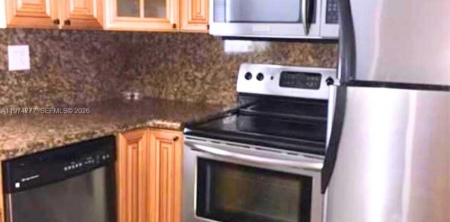 Condominio en Margate, Florida, 1 dormitorio  № 2038205