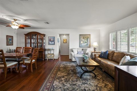 House in Clearwater, Florida 3 bedrooms, 167.22 sq.m. № 1678490 - photo 15