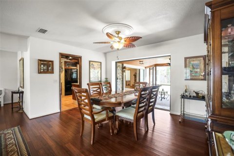 House in Clearwater, Florida 3 bedrooms, 167.22 sq.m. № 1678490 - photo 11