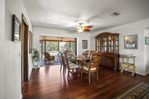 House in Clearwater, Florida 3 bedrooms, 167.22 sq.m. № 1678490 - photo 13