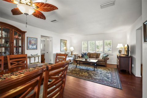 House in Clearwater, Florida 3 bedrooms, 167.22 sq.m. № 1678490 - photo 10
