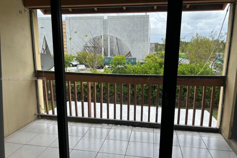 Condo in Miami, Florida, 2 bedrooms  № 2042003 - photo 14