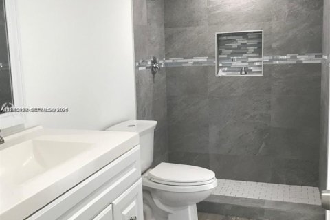 Condo in Miami, Florida, 2 bedrooms  № 2042003 - photo 7