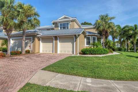 Villa ou maison à louer à Englewood, Floride: 4 chambres, 244.15 m2 № 2096877 - photo 3